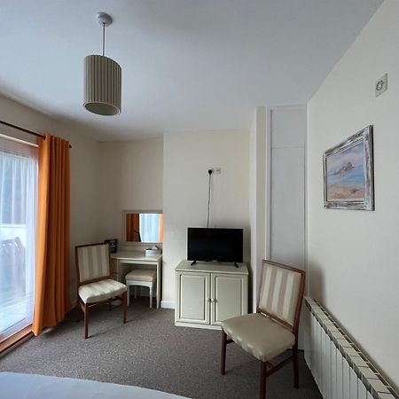 The Prince Of Wales Hotel St Ouen's Exteriör bild