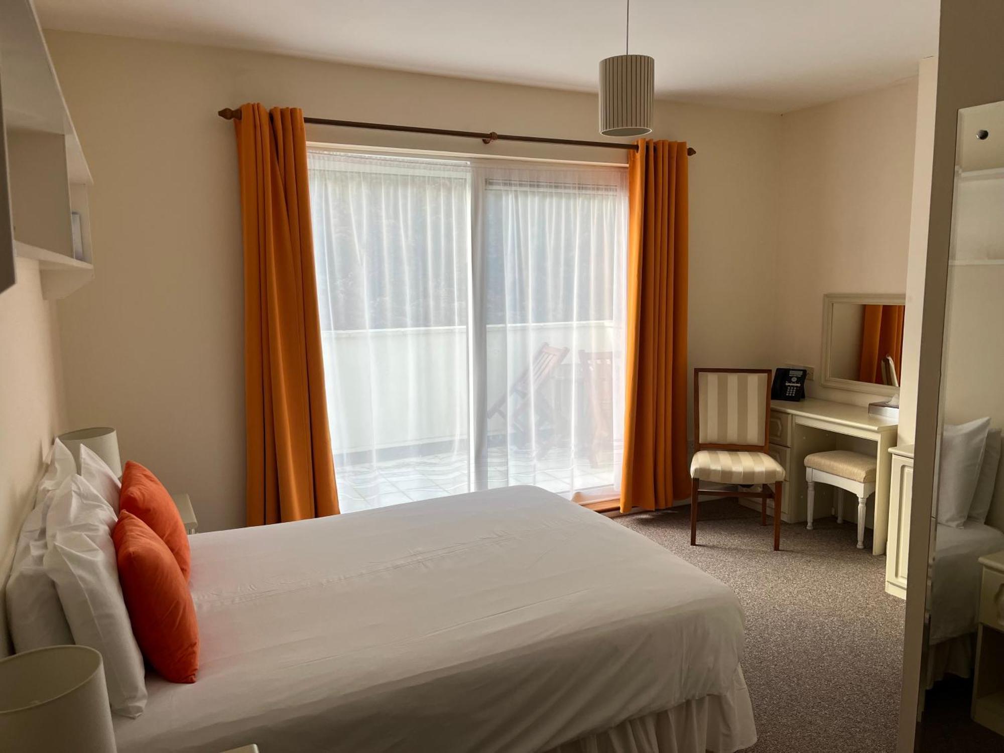 The Prince Of Wales Hotel St Ouen's Exteriör bild