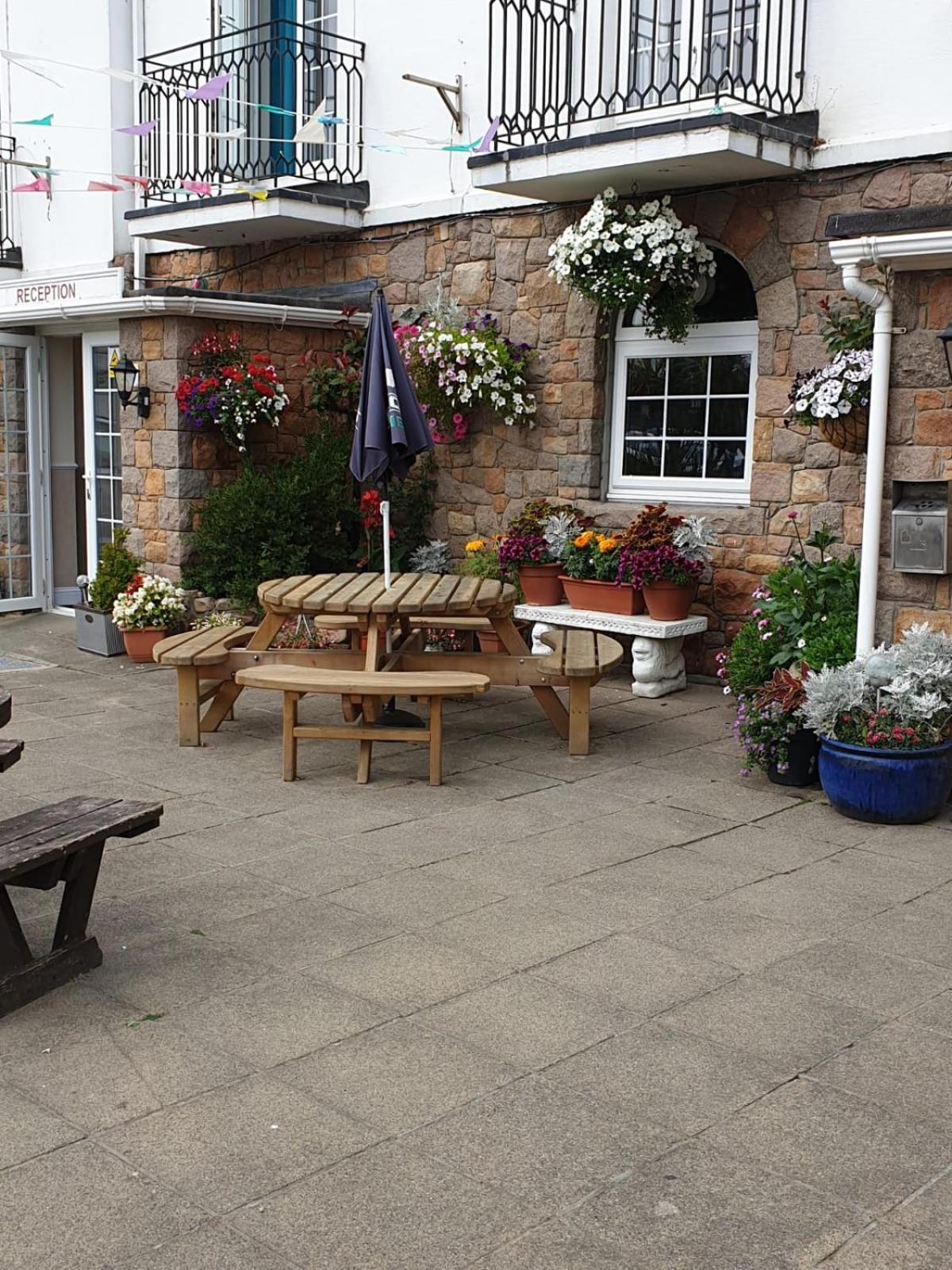 The Prince Of Wales Hotel St Ouen's Exteriör bild