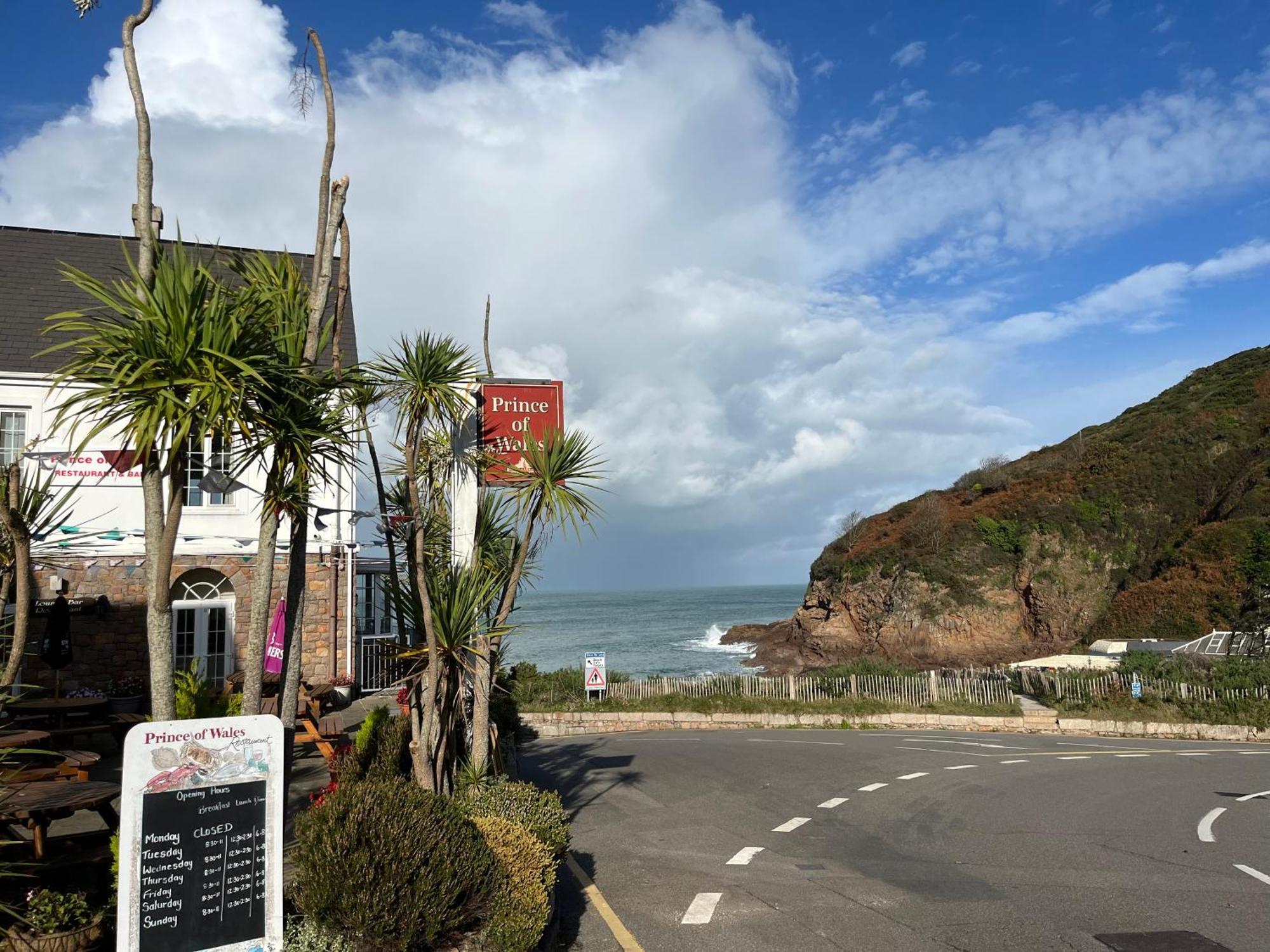 The Prince Of Wales Hotel St Ouen's Exteriör bild