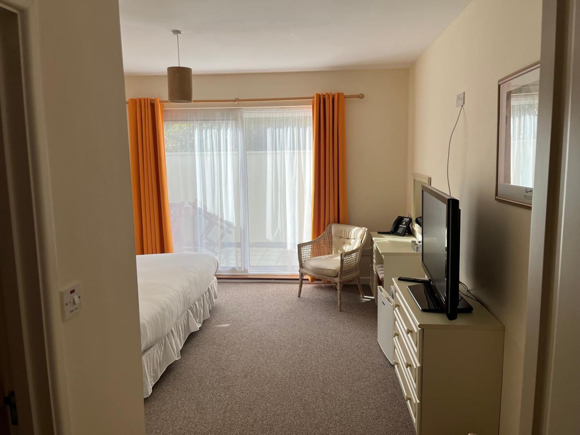 The Prince Of Wales Hotel St Ouen's Exteriör bild